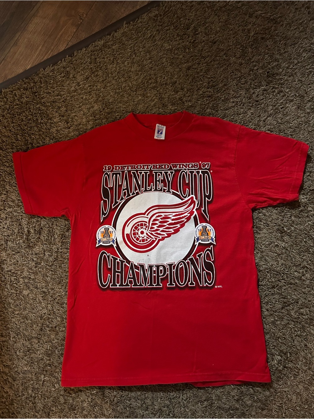 LOGO 7 Red Detroit Stanley Cup 1997 Champions Graphic Tee